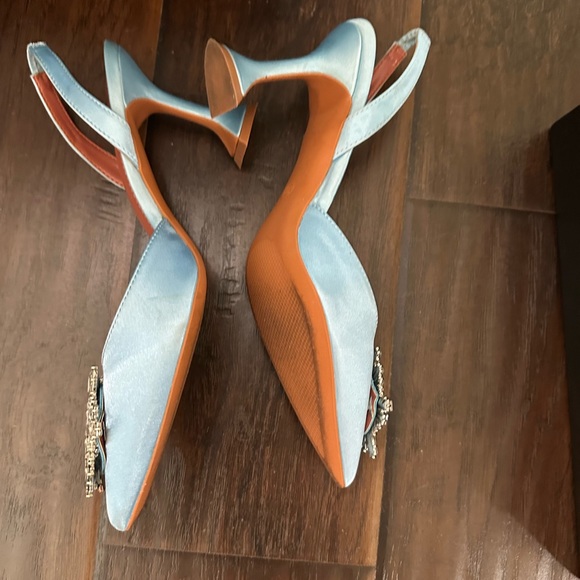 Elegant Blue Satin Slingback Heels - Picture 7 of 7